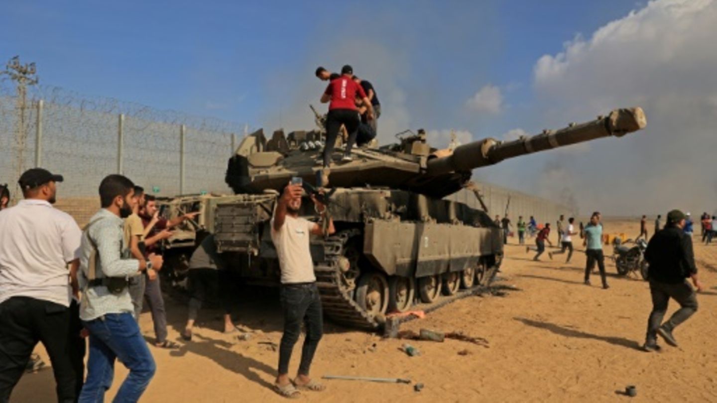Palästinenser übernehemen Kontrolle über israelischen Merkava-Panzer
