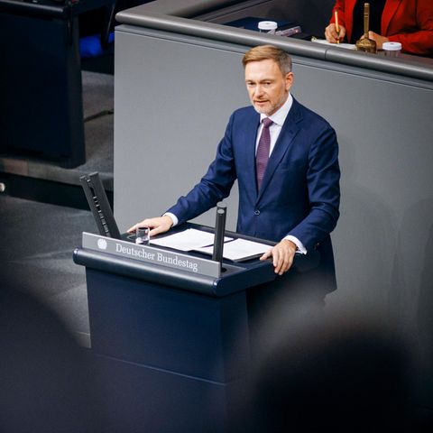 FDP leader Christian Lindner in the Bundestag: Given the poll numbers, it is doubtful whether he would be able to speak there in the future after the early elections