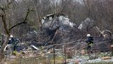 Rettungskräfte des litauischen Katastrophenschutzministeriums arbeiten an der Absturzstelle des DHL-Fliegers in Vilnius