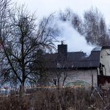 Die Polizei teilte auf einer Pressekonferenz mit, zwölf Bewohner des vom Flugzeug getroffenen Hauses seien gerettet worden. Rettungsdienste erklärten, das Flugzeug sei auf dem Boden aufgeschlagen und mindestens 100 Meter gerutscht, bevor es das Gebäude traf