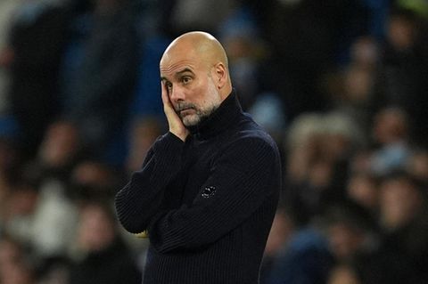 Pep Guardiola verzweifelt am Spielfeldrand angesichts der Leistung einer Mannschaft gegen Tottenham Hotspur