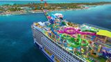 Icon of the seas Visualisierung des Kreuzfahrtschiffes mit bunten Rutschen an Deck