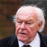 Der Schauspieler starb am 12. November im Alter von 90 Jahren. Der Brite war seit Ende der 1950er Jahre in zahlreichen Kino- und Fernsehproduktionen zu sehen. Häufig spielte er meisterhaft die Rolle des Schurken oder Verdächtigen. Dem deutschen Publikum ist er etwa durch Gastauftritte in den beliebten Krimireihen "Inspector Barnaby" und "Agatha Christie's Poirot" bekannt