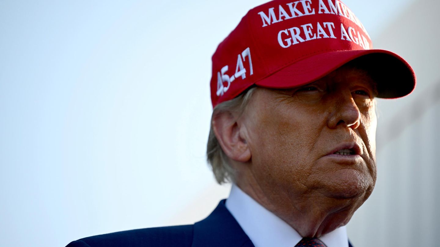 Donald Trump announces tariffs on goods from China, Mexico and Canada