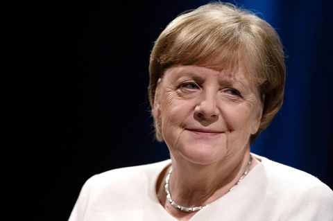 In Angela Merkels antizipierter Biografie wird eine 16-jährige Kanzlerschaft verarbeitet. Laut Nico Fried, Chefkorrespondent beim stern, ein eher nüchternes und emotionsloses Buch.