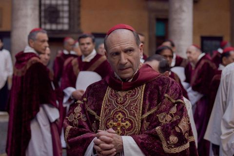 Ralph Fiennes im Focus Features Film "Konklave"