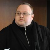 Im August 2024 unterschrieb der neuseeländische Justizminister Paul Goldsmith einen entsprechenden Auslieferungsbeschluss. "Ich habe alle Informationen sorgfältig geprüft und bin zu dem Schluss gekommen, dass Herr Dotcom an die USA ausgeliefert werden sollte, um sich dort einem Prozess zu stellen", so Goldsmith. Zuletzt meldete sich Kim Dotcom im November mit News zu seinem Gesundheitszustand und erklärte, er habe eine "schweren Schlaganfall erlitten". "Betet für meine Familie und mich", schrieb er auf X.  