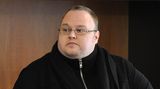 Im August 2024 unterschrieb der neuseeländische Justizminister Paul Goldsmith einen entsprechenden Auslieferungsbeschluss. "Ich habe alle Informationen sorgfältig geprüft und bin zu dem Schluss gekommen, dass Herr Dotcom an die USA ausgeliefert werden sollte, um sich dort einem Prozess zu stellen", so Goldsmith. Zuletzt meldete sich Kim Dotcom im November mit News zu seinem Gesundheitszustand und erklärte, er habe eine "schweren Schlaganfall erlitten". "Betet für meine Familie und mich", schrieb er auf X.  