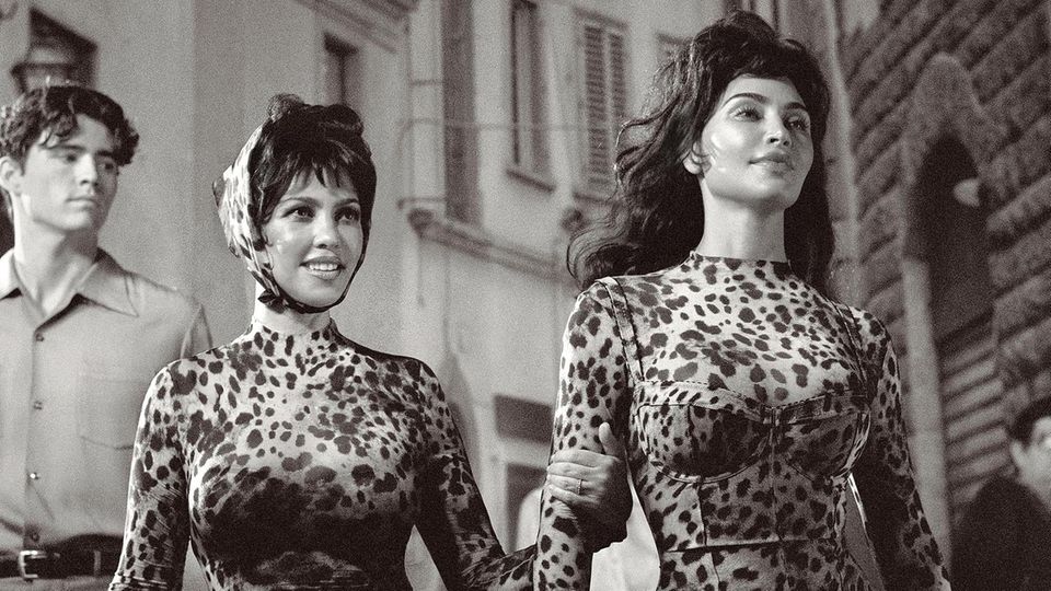The cliché: In the campaign motifs, Kardashian presents herself as a full-blooded woman with a fifties look   