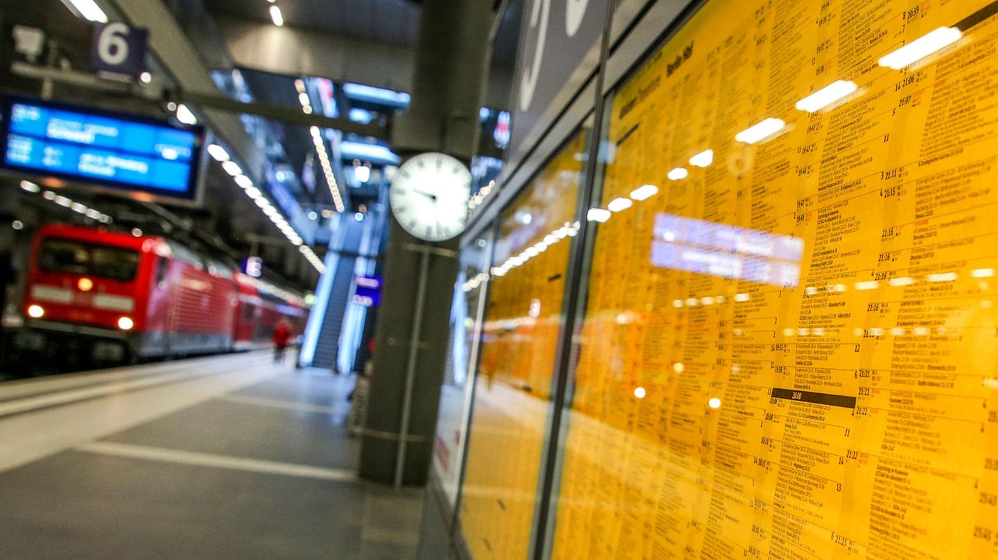 Im-Dezember-berholte-Datenlage-Deutsche-Bahn-schafft-Ankunftspl-ne-ab