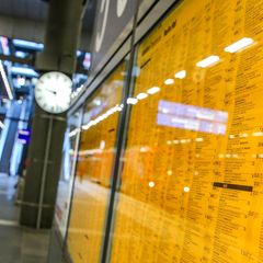 Abfahrtsfahrplan der Bahn am Berliner Hauptbahnhof