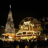 Auch in der Bundesstadt Bonn lockt ein Riesenrad Glühweingänger und Mandelmöger in die rheinisch-festlich beleuchtete Innenstadt.  Bis 22. Dezember, So. bis Mi. bis 21.30 Uhr, Do. bis Sa. bis 22.30 Uhr
