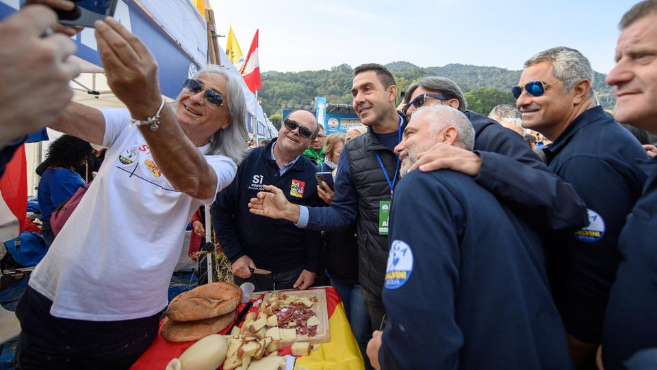 Vannacci at the Lega Festival