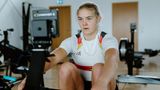 Ruderin im Kraftraum