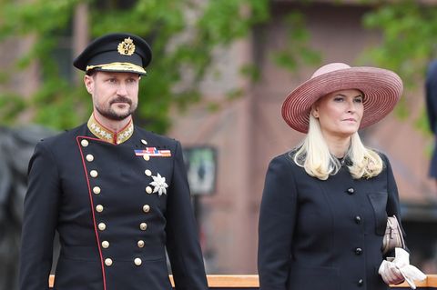 Kronprinz Haakon mit Kronprinzessin Mette-Marit, deren Sohn Marius Borg Høiby Norwegens Königshaus viel Kritk einbringt