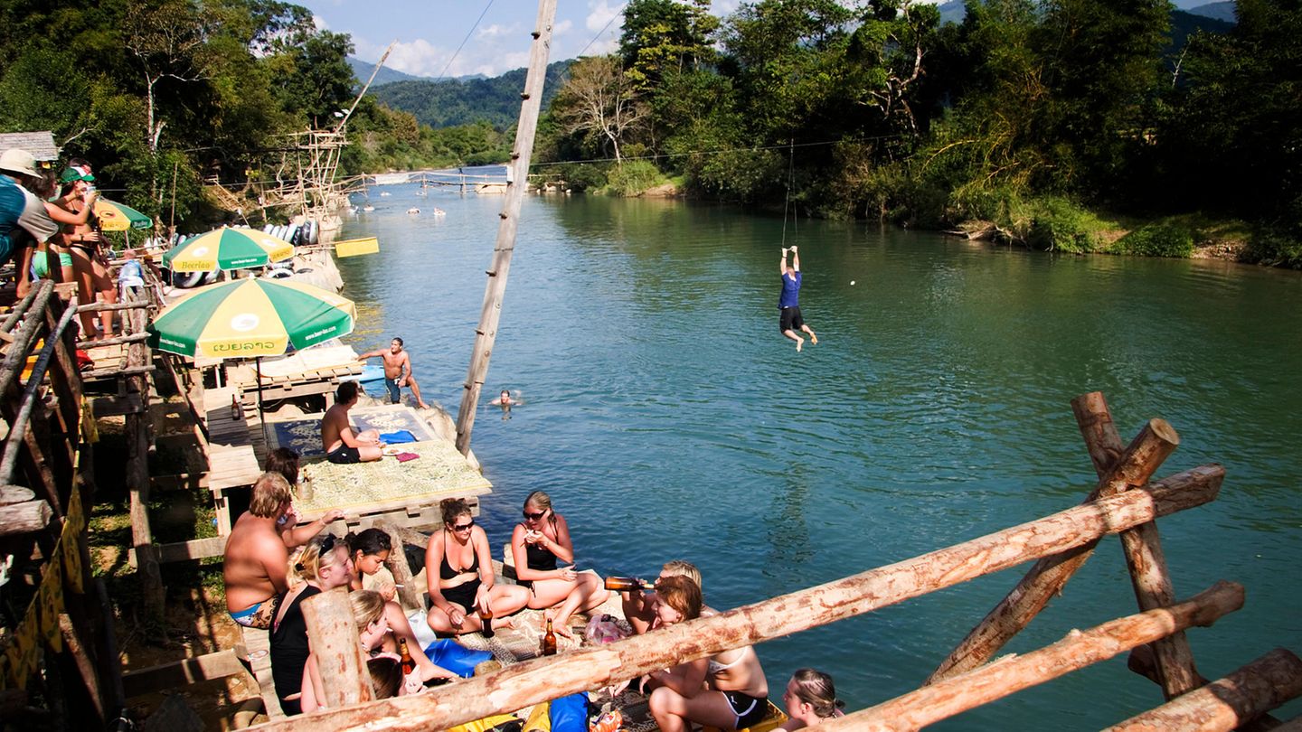 Vang Vieng, Region Laos: gepanschter Alkohol an Touristen