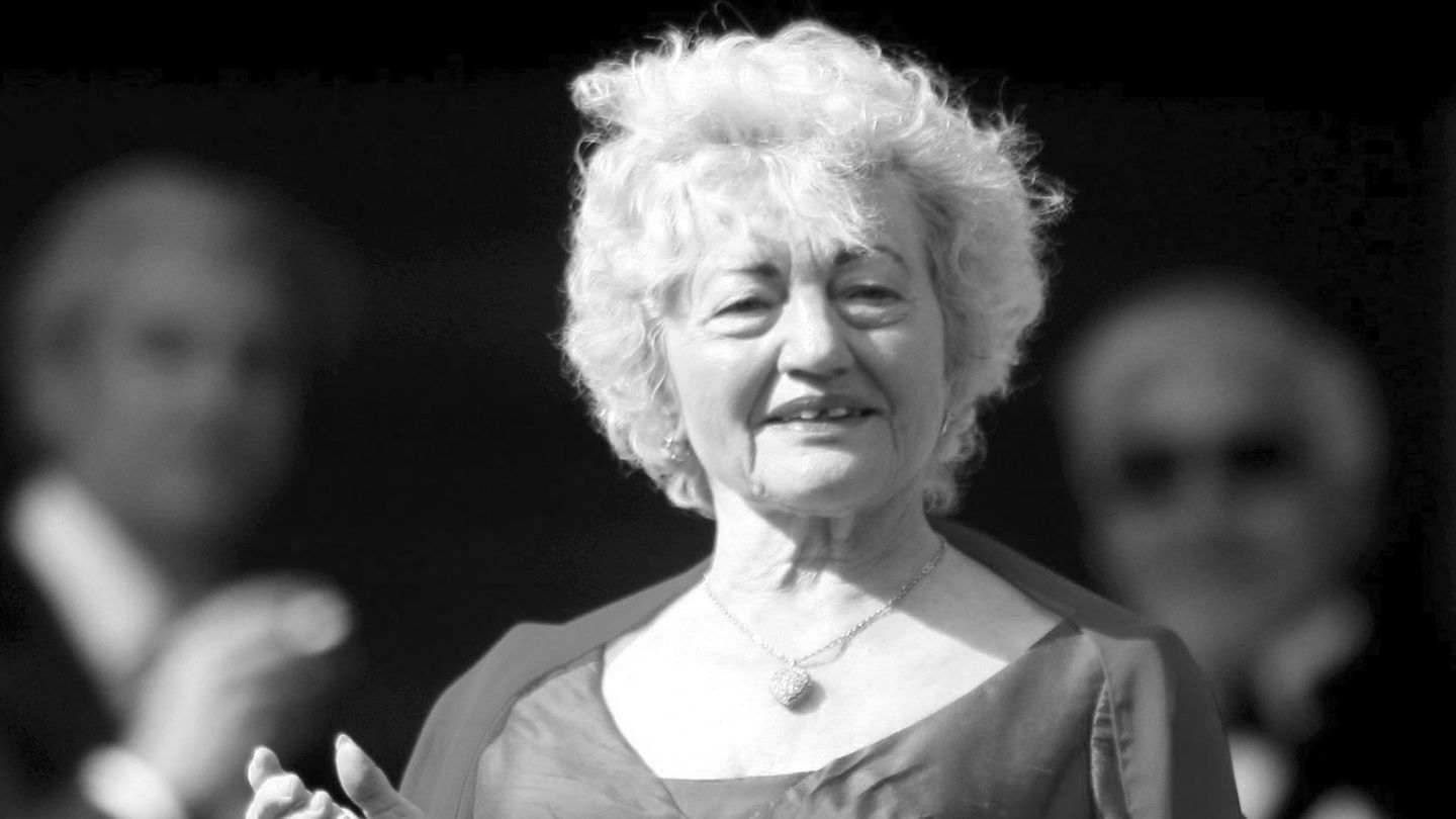 Elvira Becker Die Mutter des ehemaligen Tennisprofis Boris Becker starb am 21. November im Alter von 89 Jahren – einen Tag vor dem 57. Geburtstag ihres Sohnes. Elvira Becker war bereits seit Längerem gesundheitlich angeschlagen. Deshalb konnte sie im September auch nicht zur dritten Hochzeit von Boris anreisen. Beckers Vater Karl-Heinz starb schon 1999 infolge einer Krebserkrankung