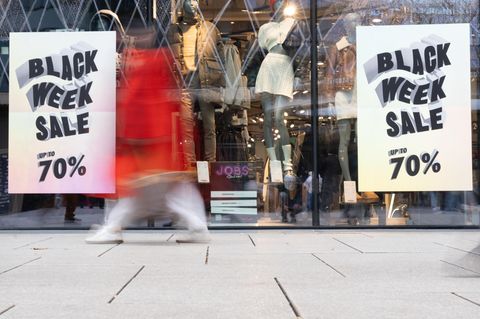 In der Black-Friday-Woche gehen viele Kunden auf Schnäppchenjagd. Das nutzen manche Händler schamlos aus