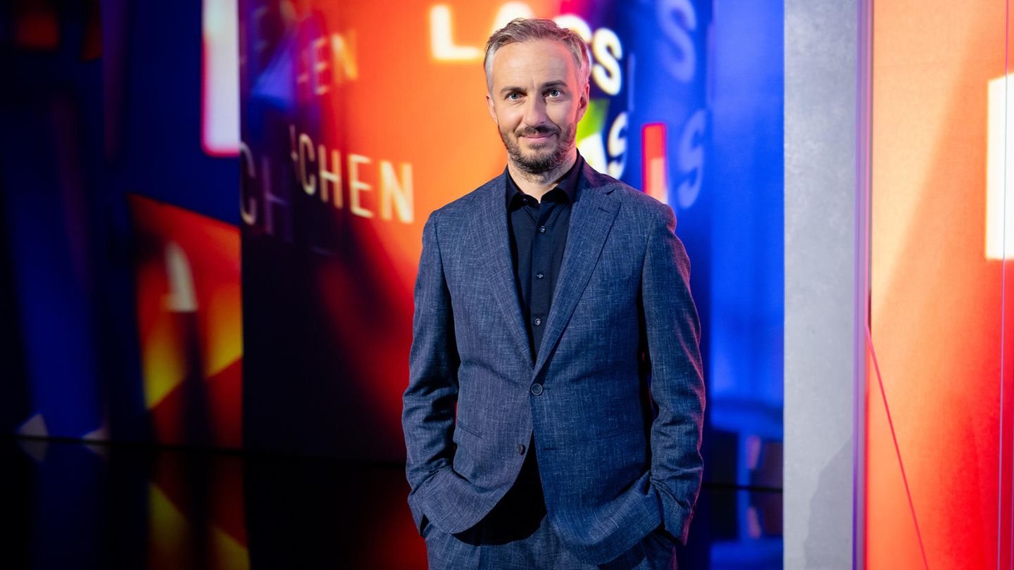 Ein ernst dreinblickender Jan Böhmermann