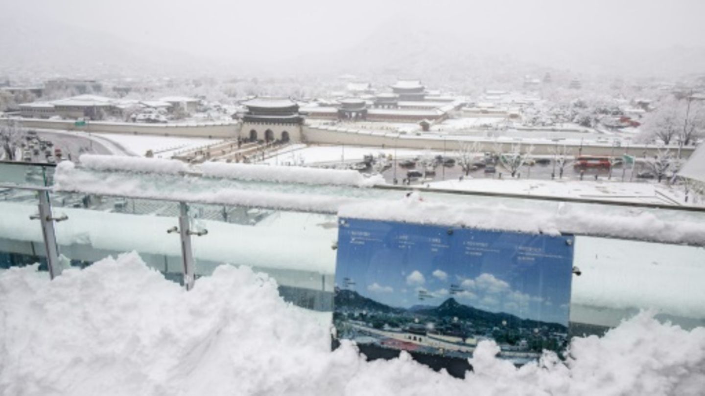 Schneeberge in Südkoreas Hauptstadt Seoul