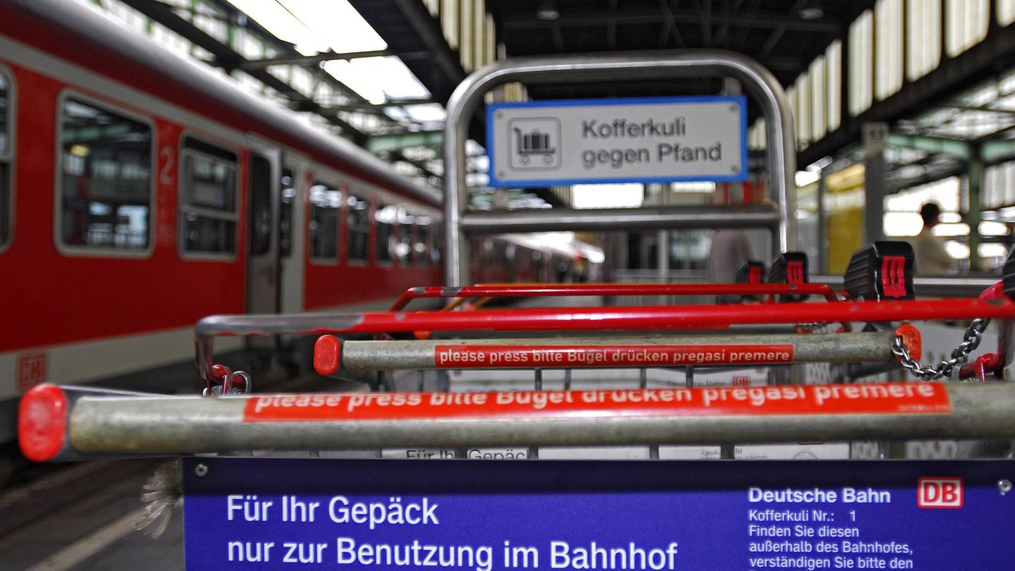 Kofferkuli am Bahnhof