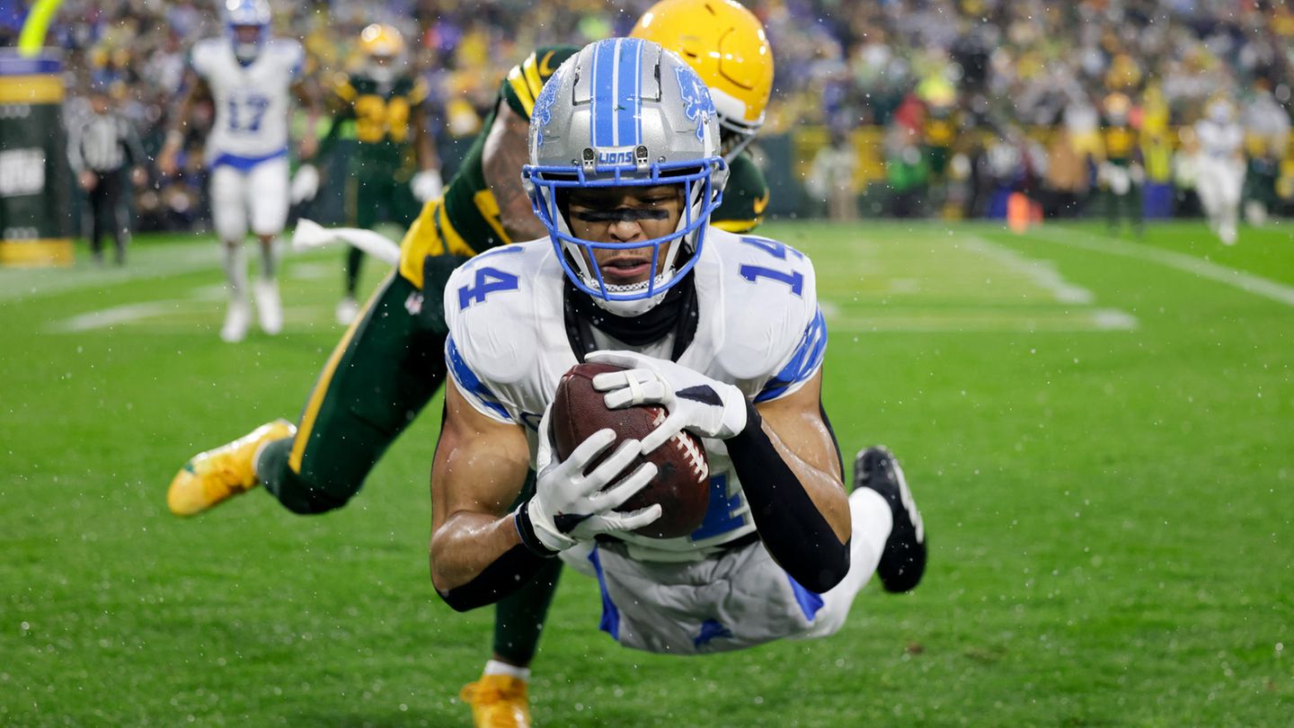 Kommt ein Löwe geflogen: Der deutsche NFL-Star Amon-Ra St. Brown fängt einen Touchdown. Auf den Passempfänger setzen die Fans der Detroit Lions auch beim Heimspiel an Thanksgiving