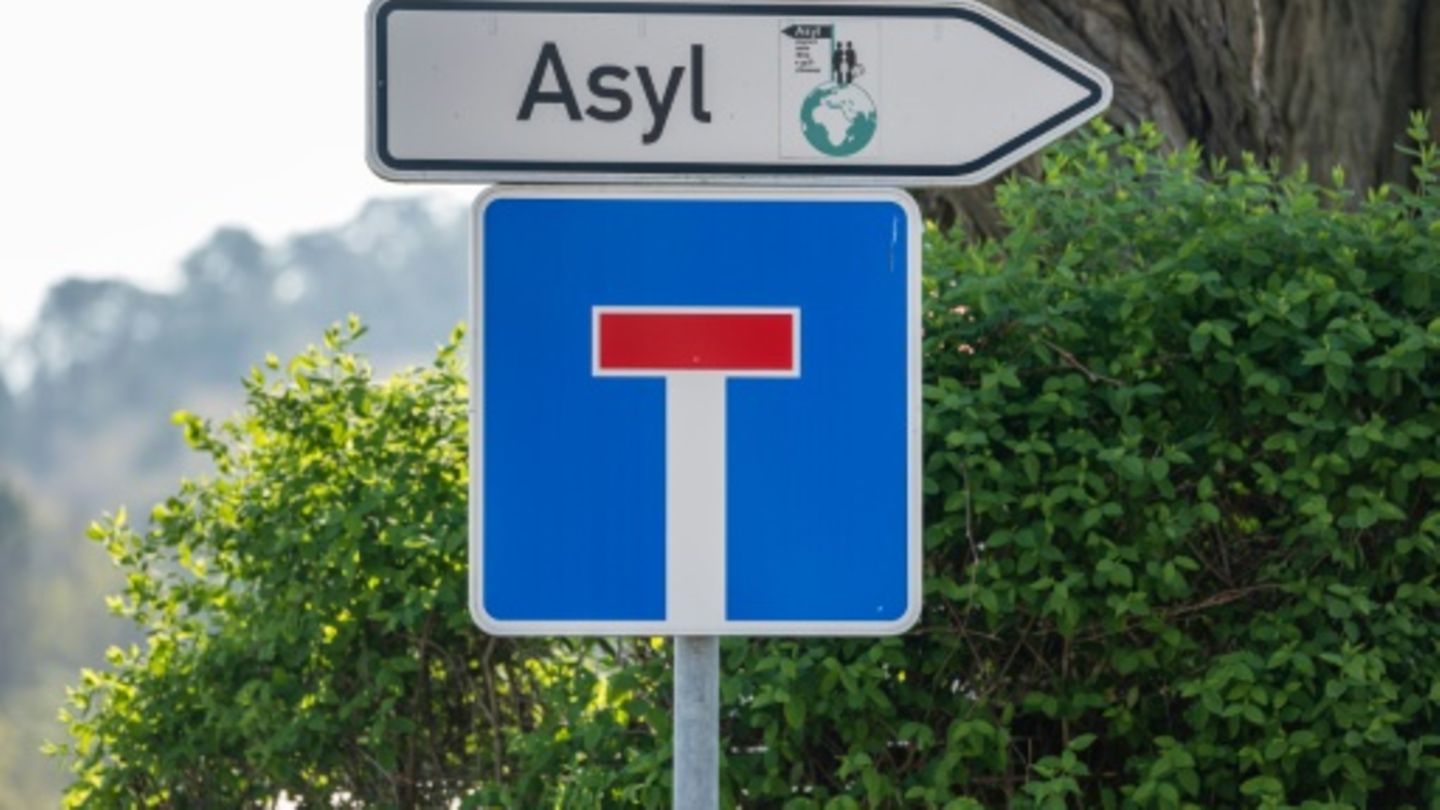 Asyl-Schild in Sachsen-Anhalt