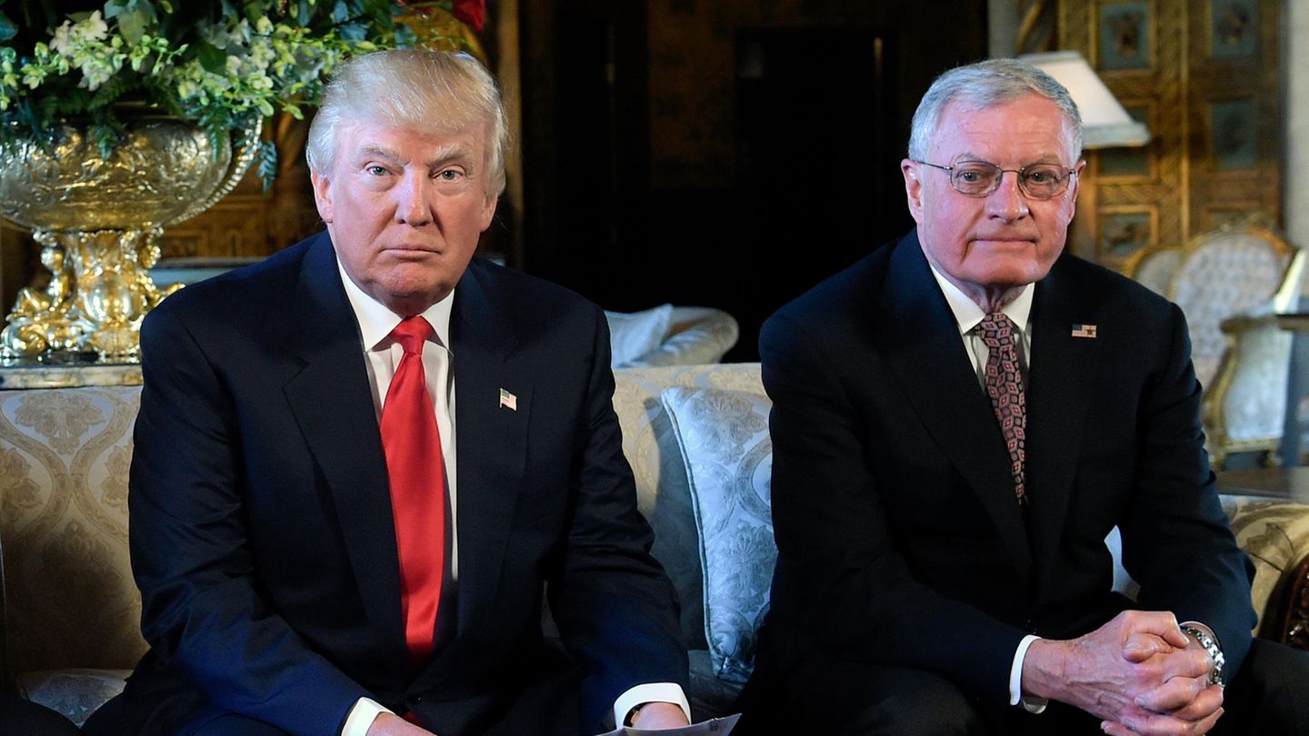 Donald Trump und Keith Kellogg Donald Trump und Keith Kellogg