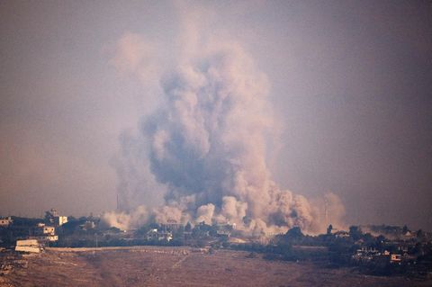 Attacke aus Israel: Nach einer Explosion im Südlibanon steigt Rauch auf (Symbolbild)