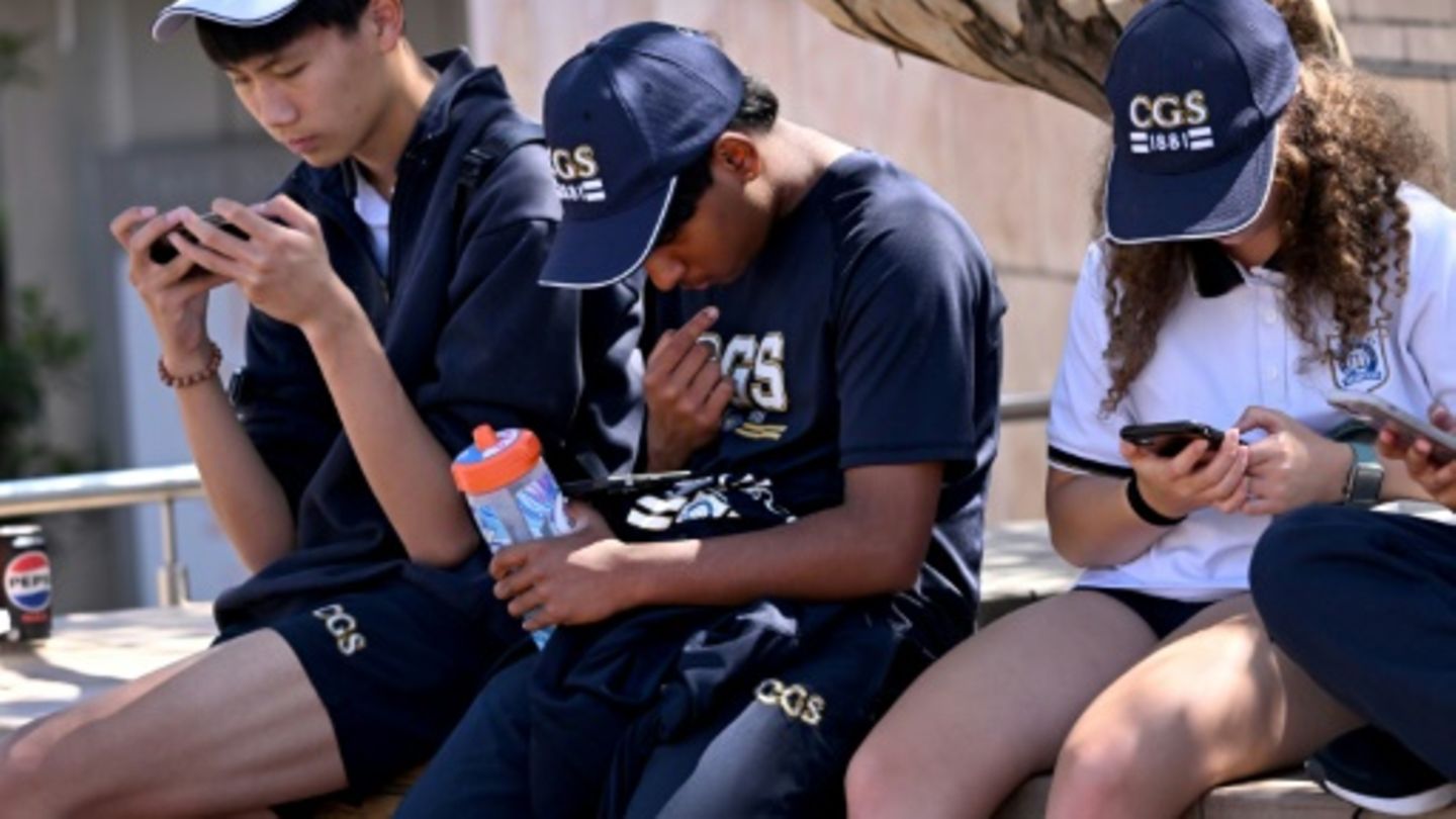 Schüler mit Handys in Australien