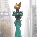 Auch die Freiheitsstatue wurde zu Thanksgiving durch die Häuserschluchten kutschiert