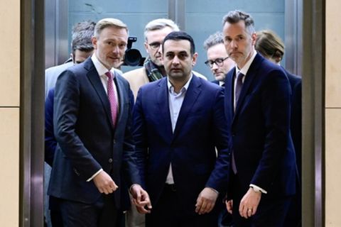Djir-Sarai (M.) mit FDP-Spitze