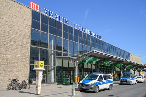 Der Bahnhof Berlin-Lichtenberg liegt im Osten der Stadt (Archivbild)