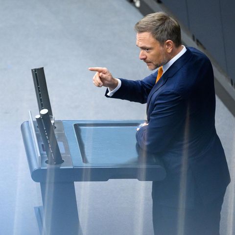 Christian Lindner on the podium in the Bundestag