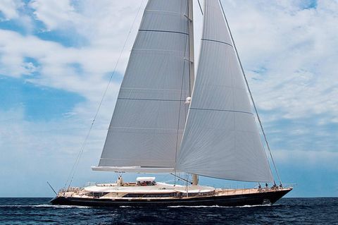 Die Luxusyacht Bayesian segelt übers Meer