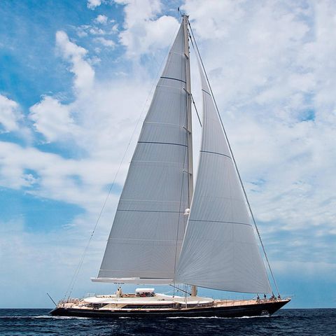 Die Luxusyacht Bayesian segelt übers Meer