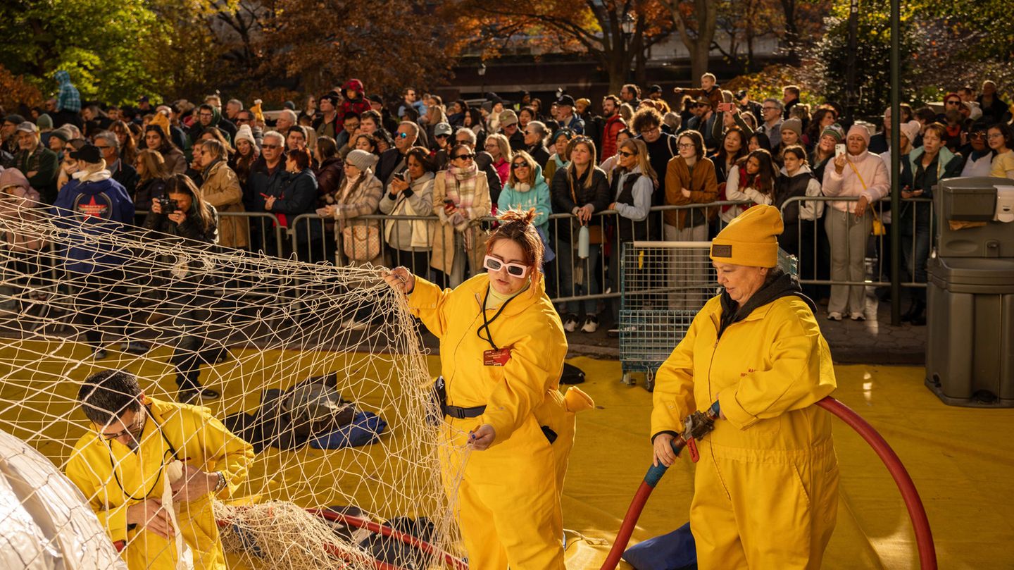 Die Vorbereitungen der Macy's Thanksgiving Day Parade lockten viele Schaulustige an