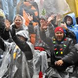 ... das Publikum an den Straßenrändern ließ sich davon anstecken