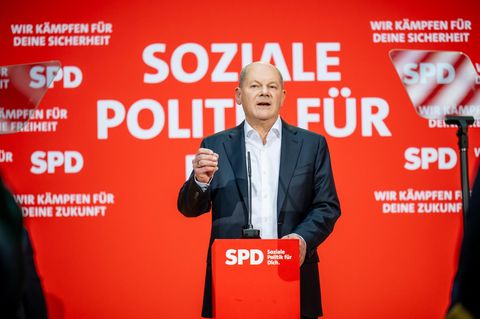Bundeskanzler Olaf Scholz bei der SPD-"Wahlsiegkonferenz" in der Berliner Parteizentrale
