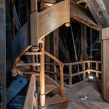 Auch der Dachstuhl war komplett abgebrannt und wurde wieder komplett aus Holz zusammengesetzt, ohne Metallteile