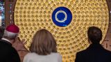 Halt machte das Ehepaar Macron auch vor dem neuen Dornenkronen-Reliquiar