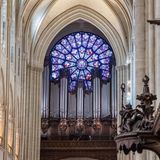 Als einzige ausländische Werkstatt hat die Kölner Dombauhütte vier große Buntglasfenster restauriert