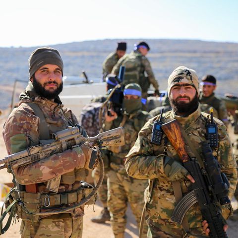 Rebellen im Westen der Provinz Aleppo in Syrien