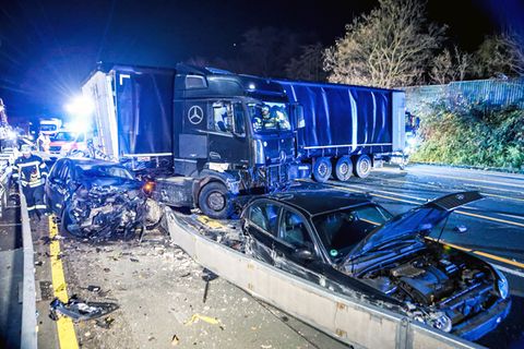 Auf der A1 bei Hagen kam der Laster zum Stehen. Zuvor rammte er etliche Autos.