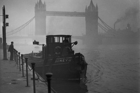 Auch die Tower Bridge versank im Nebel