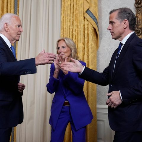 Als Joe Biden am 24. Juli 2024 seinen Verzicht auf die demokratische Präsidentschaftskandidatur erklärte, war Hunter Biden im Oval Office zugegen. Im Hintergrund: First Lady Jill Biden