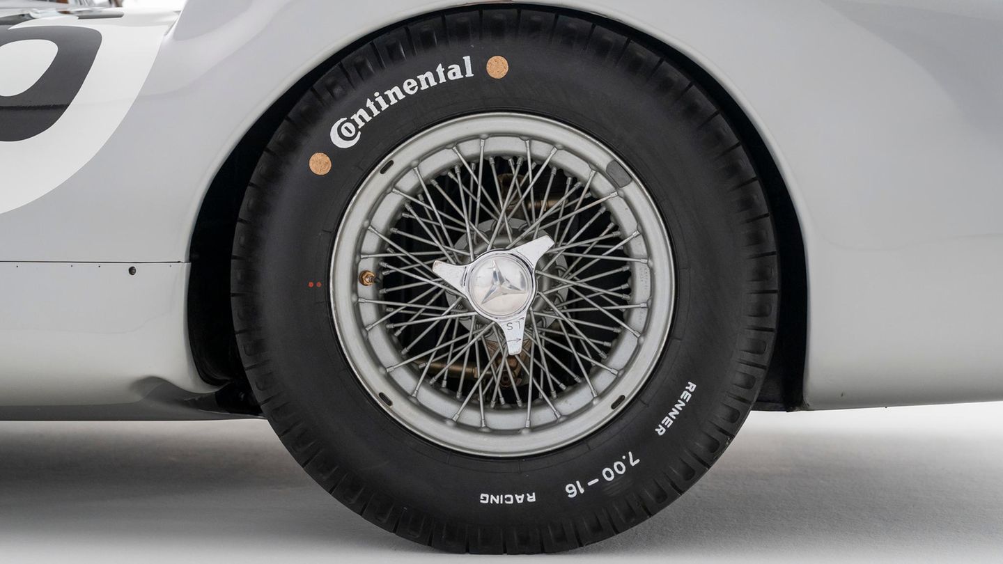 Oldtimer Auto Mercedes-Benz W 196 Stromlinienwagen