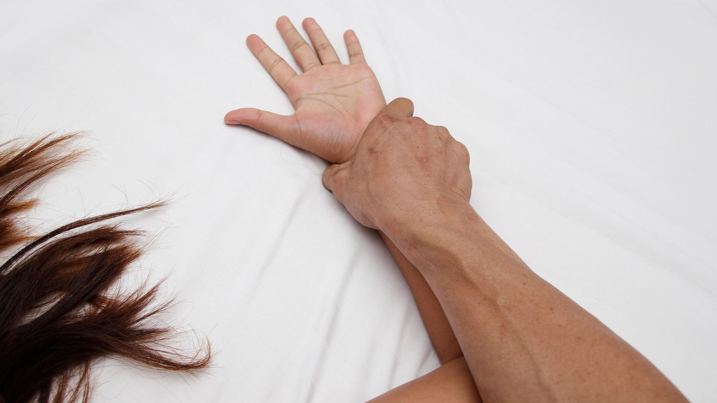 Beziehung: Ein Paar im Bett
