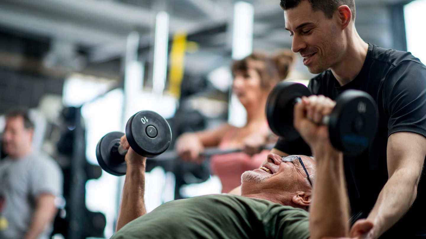 Fitness professor explains: How to start training from scratch