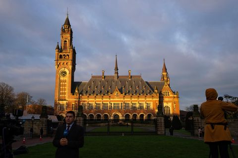 Im Friedenspalast in Den Haag soll das Oberste Gericht über die Zukunft des Klimaschutzes entscheiden
